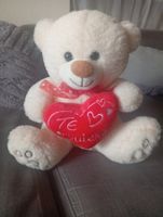 Liebenswerter Teddybär mit Herz – Perfekt als Geschenk