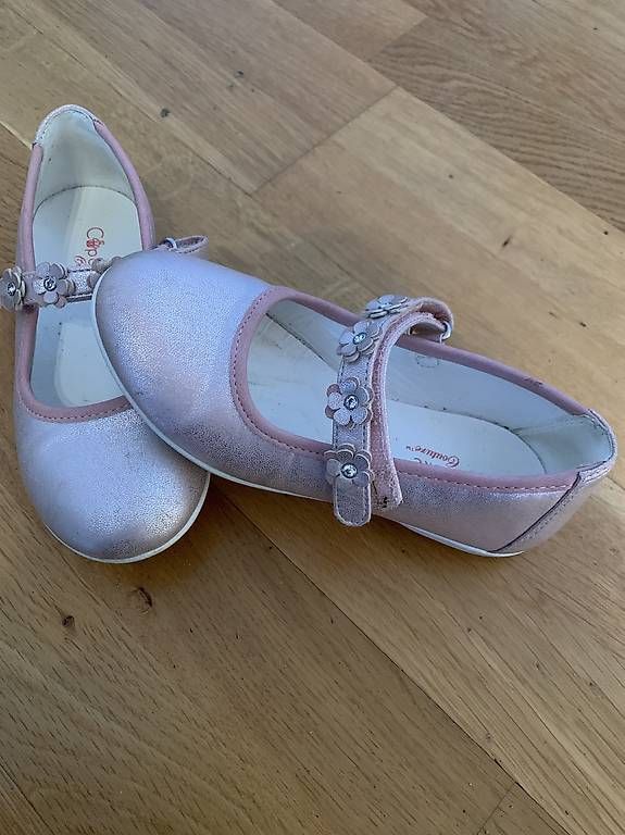 Schuhe für Mädchen: Schuhe Grösse 28 – Gebraucht aus Otelfingen von che_26d5 1