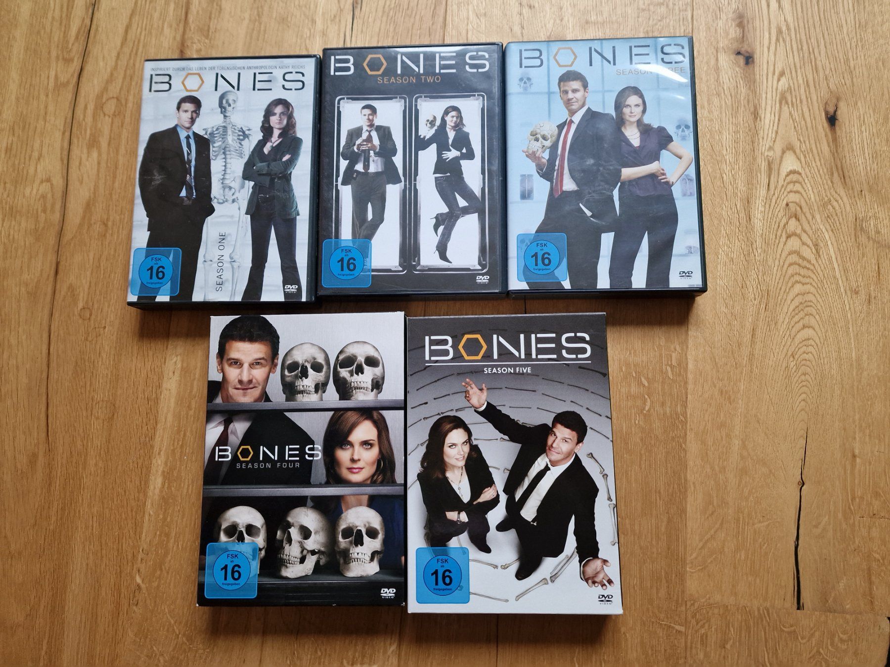 Tutti i DVDs: DVD Bones die Knochenjägerin Staffeln 1-5 – Usato da Hölstein venduto da Jomojilune
