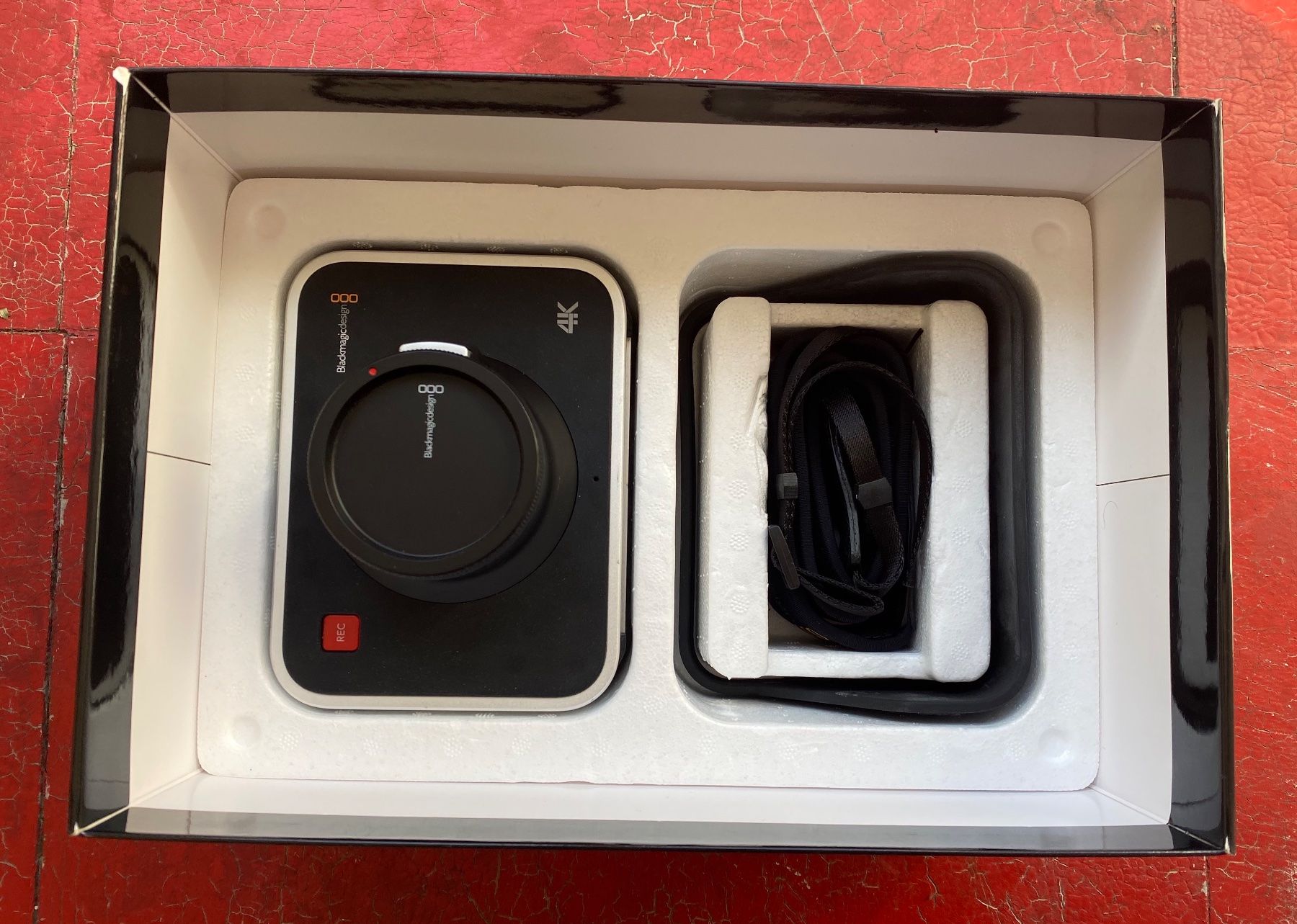 Blackmagic Videocamere: Blackmagic Production Camera 4K +Volta Gold Mount Battery – Usato da Basel venduto da Ostschweiz06 3