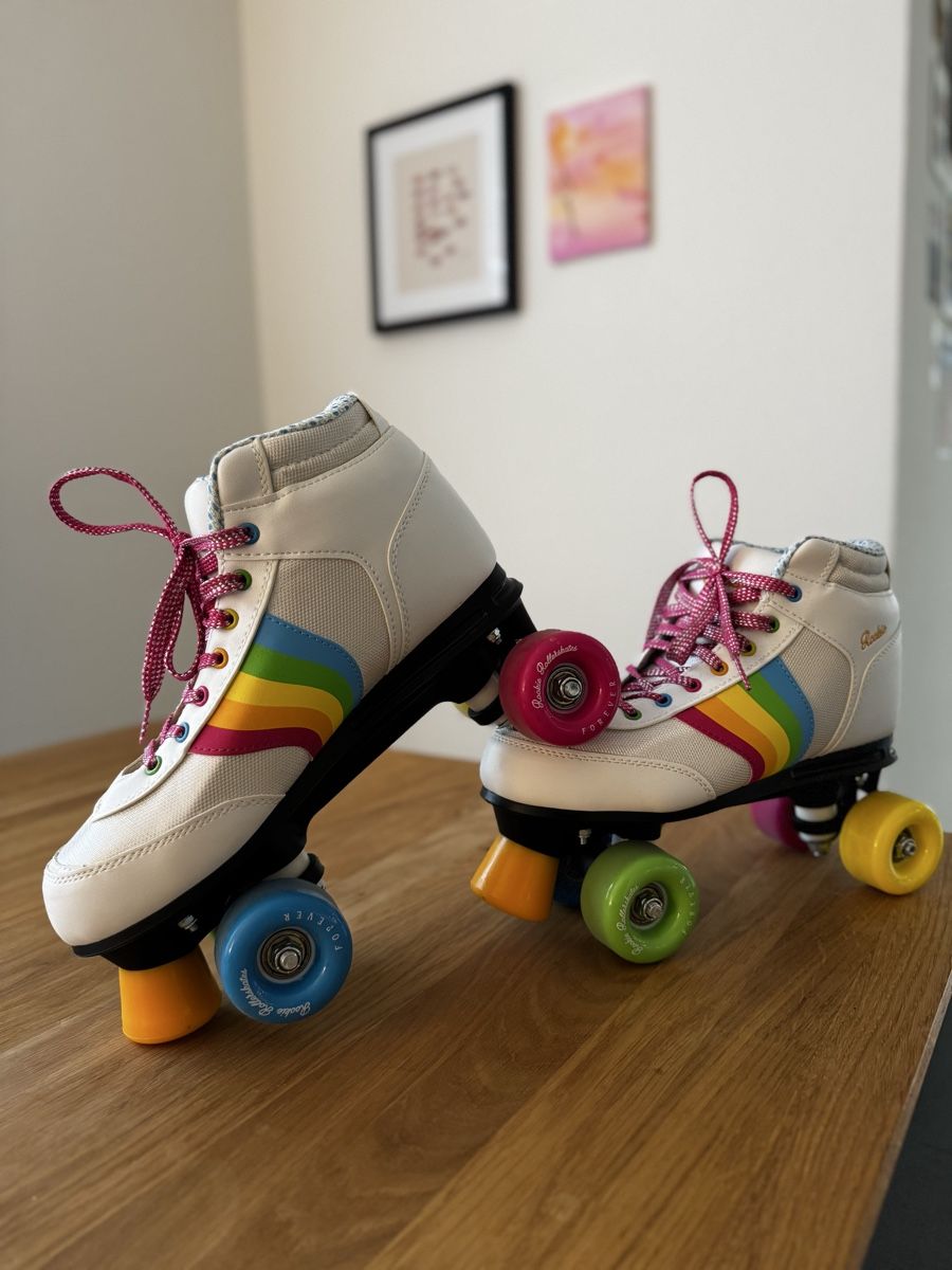 Rookie Inline-Skating & Rollschuhe: Forever Rainbow V2 Quad Rollschuhe Weiß – Neu (gemäss Beschreibung) aus Langendorf von sar_bh2n