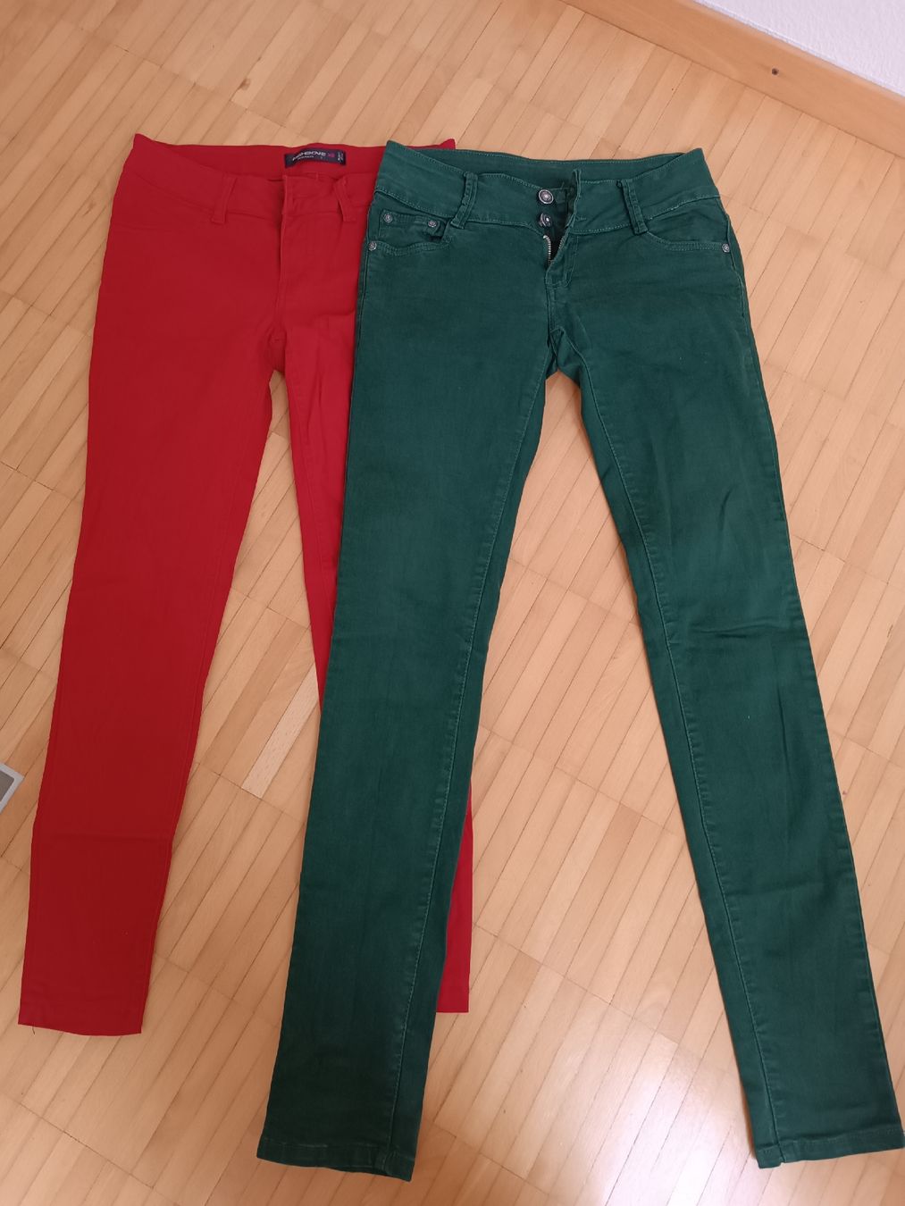 Lotti & Set di vestiti: 24-teiliges Kleiderset – Usato da Basel venduto da mon_7m8h 4