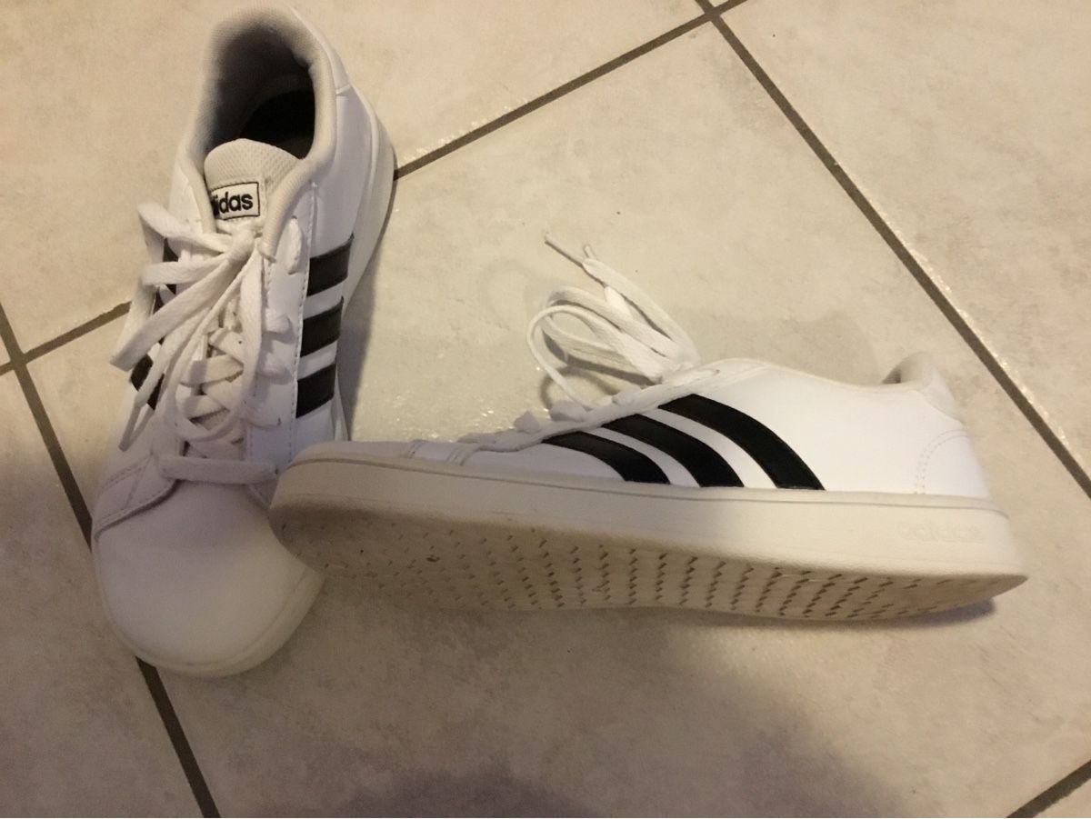 Adidas Scarpe per ragazzi: Adidas Turnschuhe Gr. 34 – Usato da Triesen venduto da Trisuna 1