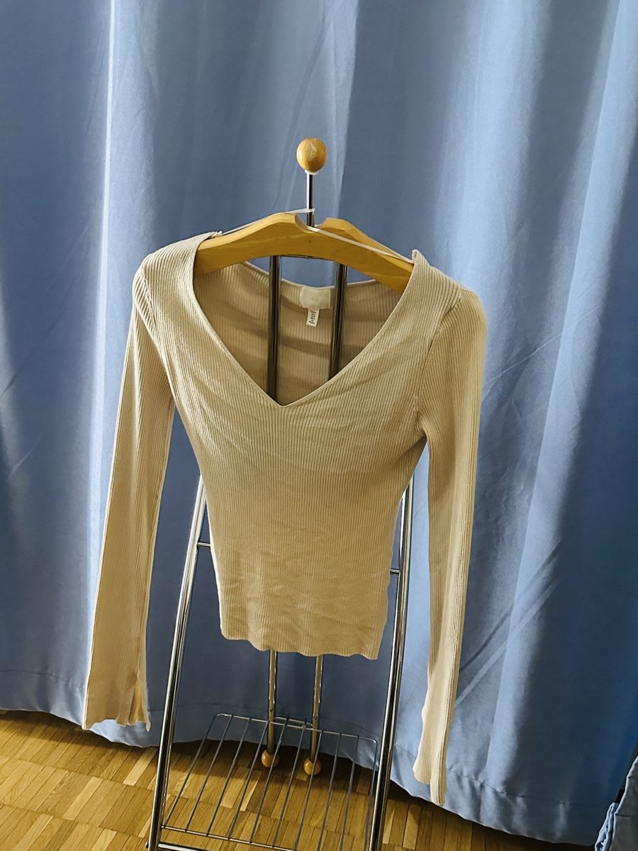 H&M Pulls & Sweat-shirts: H&M Feinstrick Pulli Beige Grösse M – D'occasion à St. Gallen par Rgoerkem