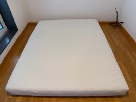 Matratze 160x200cm mit Matratzenschöner