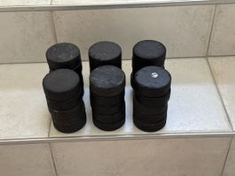 Eishockey Pucks, div. Marken, ca. 30 Stk, gebrauchter Zustan