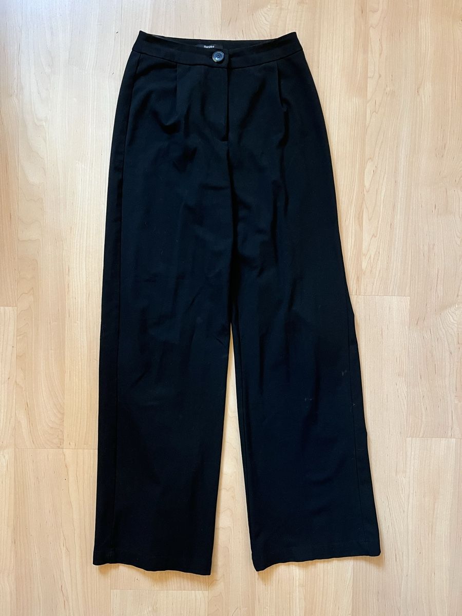 Bershka Pantaloni: Stoffhose Gr. 36 – Usato da Rengg venduto da malika3