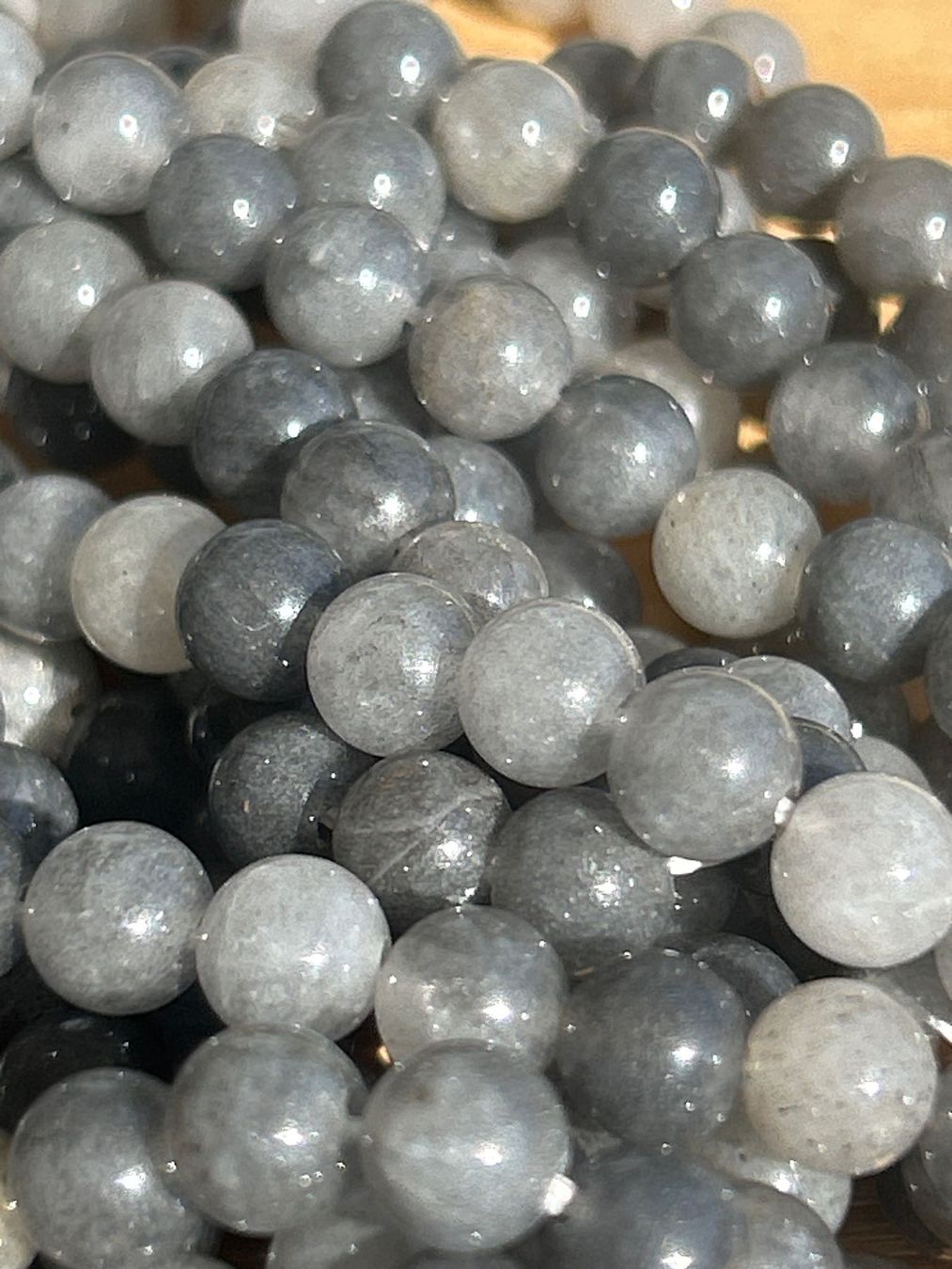 Minerali & Pietre curative: Strang grey cloud quartz Kugeln / stone beads 4 mm – Nuovo (secondo la descrizione) da Niederrohrdorf venduto da Ytobi 1