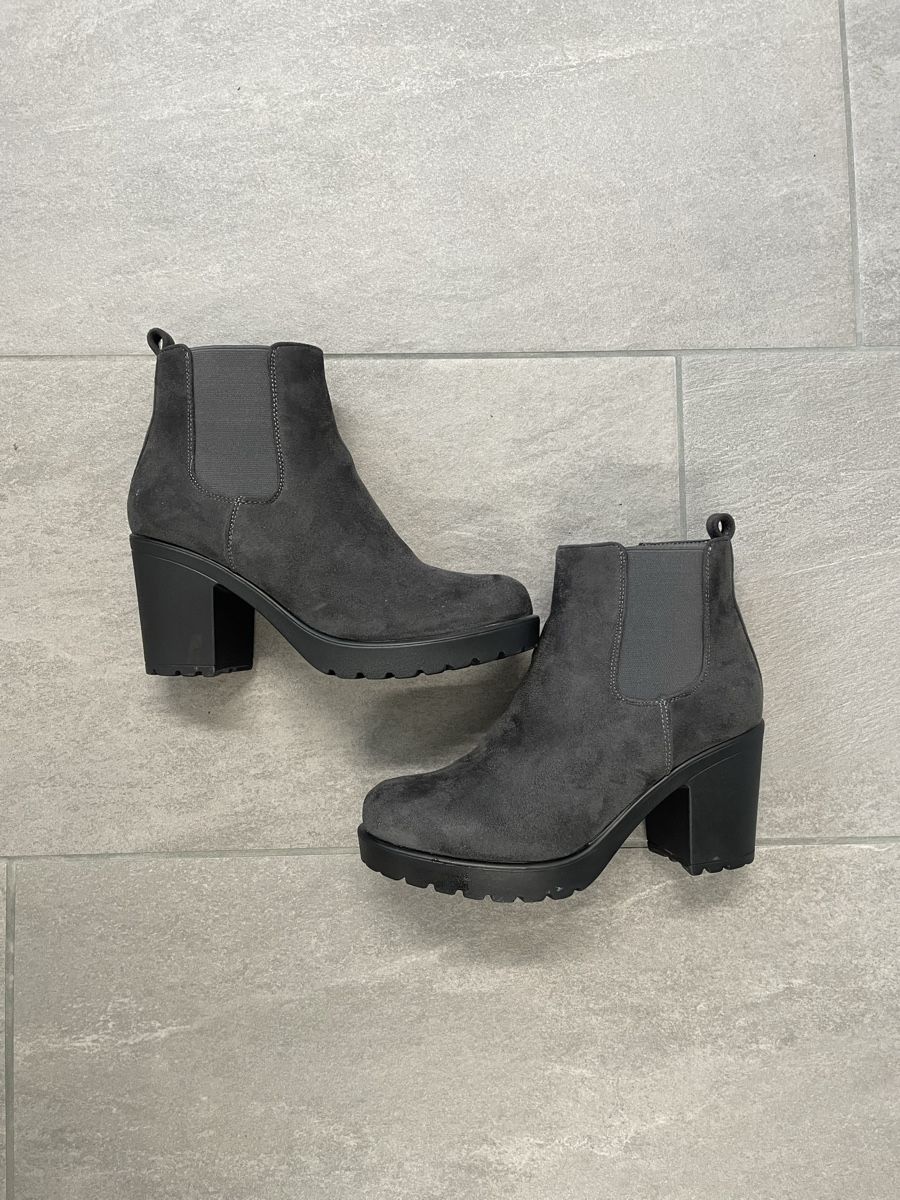 Scarpe da donna: Stiefel grau – Usato da Kilchberg BL venduto da ann_kwk5