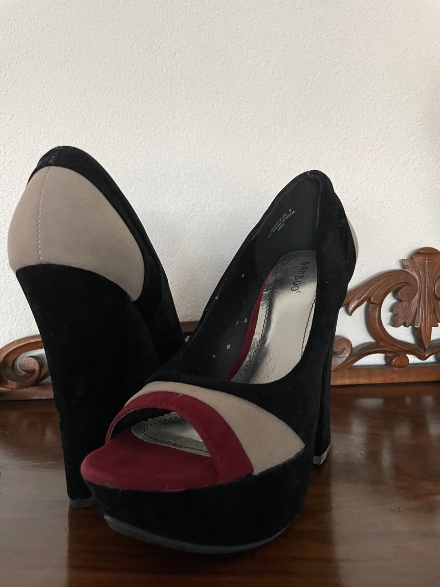 Scarpe da donna: Schwarze Damen Plateau Pumps Gr. 40 – Nuovo (secondo la descrizione) da Emmenbrücke venduto da Ladyboutique