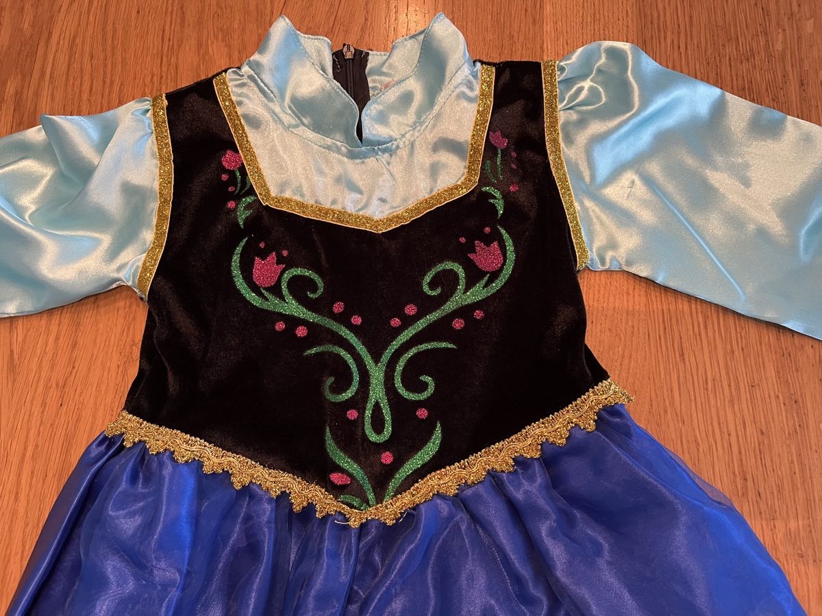 Costumi: Kostüm mit Mantel, Handschuhen & Haarzöpfen 120 – Usato da Zürich venduto da asocaciu