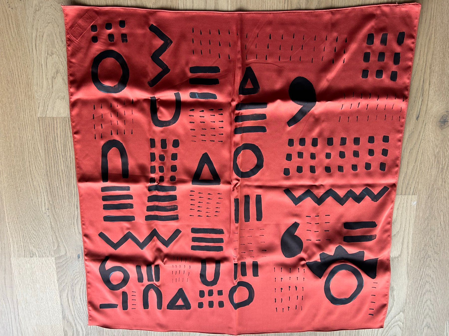 Foulard & Sciarpe: Multicolore silk square Fashion Futures – Nuovo e nell'imballaggio originale da Zürich venduto da aygo_a