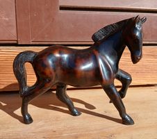 Belle statuette de cheval en résine 