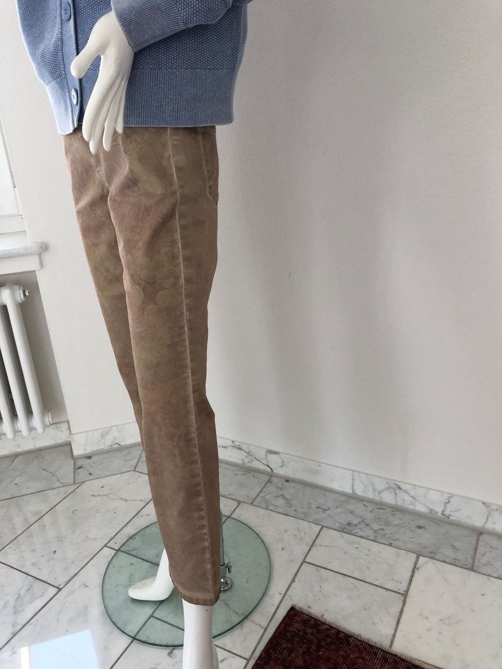 Marc Cain Jeans: MARCCAIN BLUMENDRUCK JEANS Gr 36 N2 – Nuovo (secondo la descrizione) da Volketswil venduto da praxis12 1