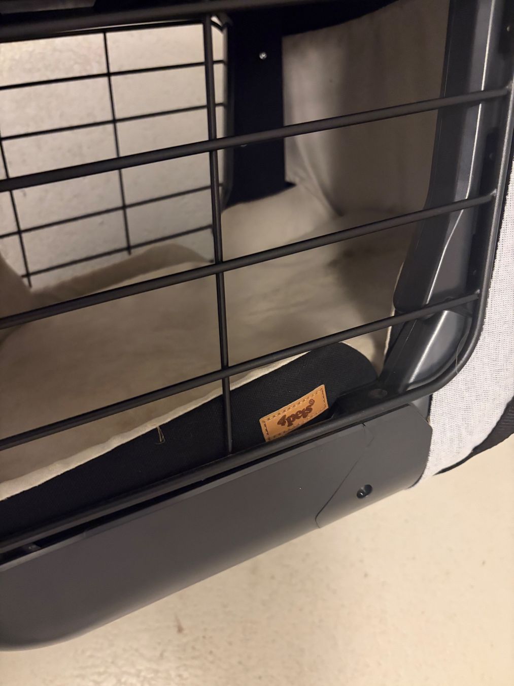 Liege- & Schlafplätze: 4Pets Caree Hundebox – Gebraucht aus rheinfelden von inkmorphose03 1