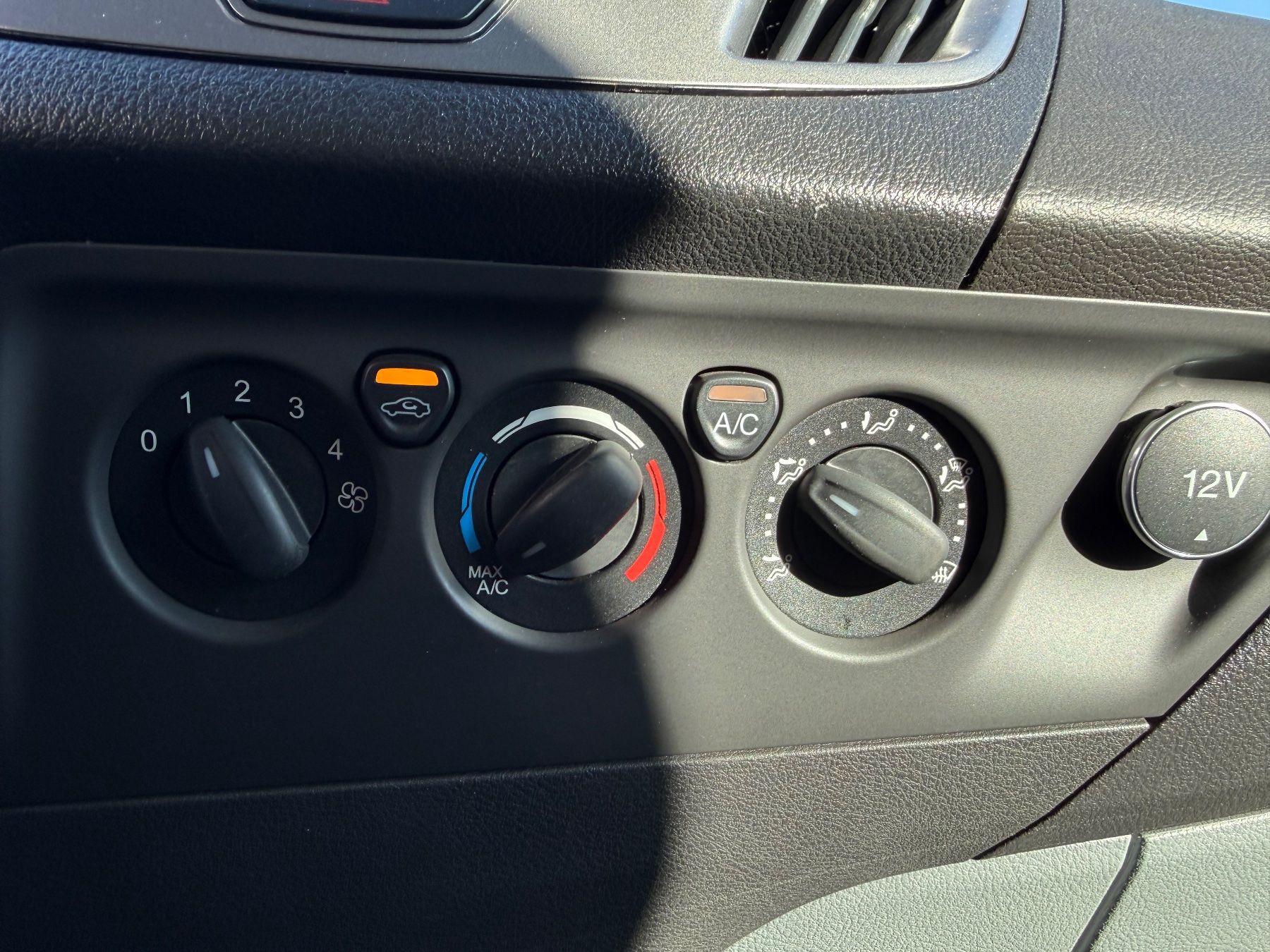 Ford Veicoli commerciali: Ford Transit Custom Van 310 L2H1 – Usato da Uttigen venduto da Pascal90 5