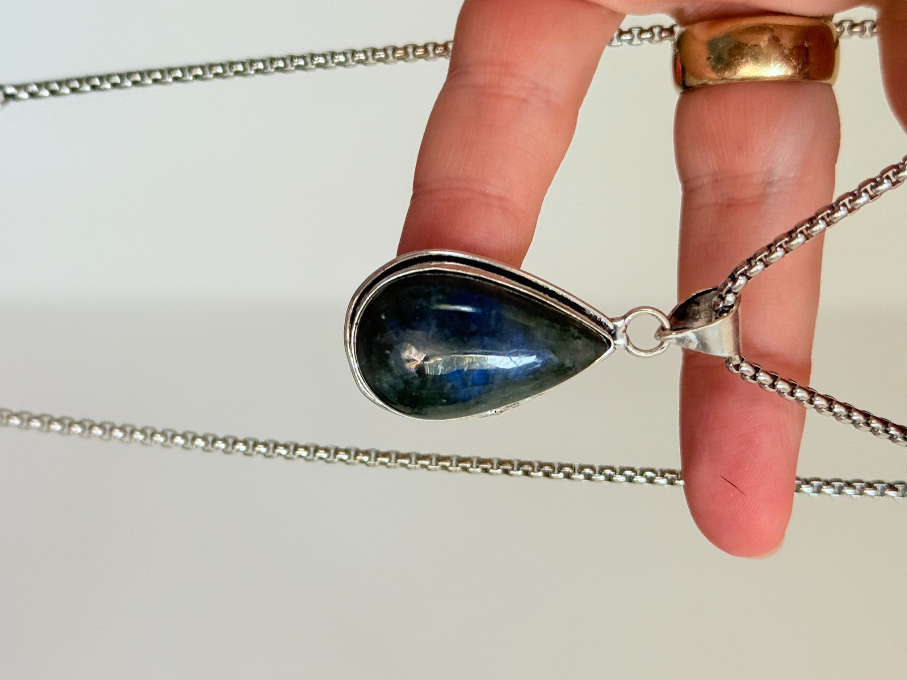 Colliers: Labradorite necklace – Neuf avec emballage d'origine à Genève par AGBERG 3