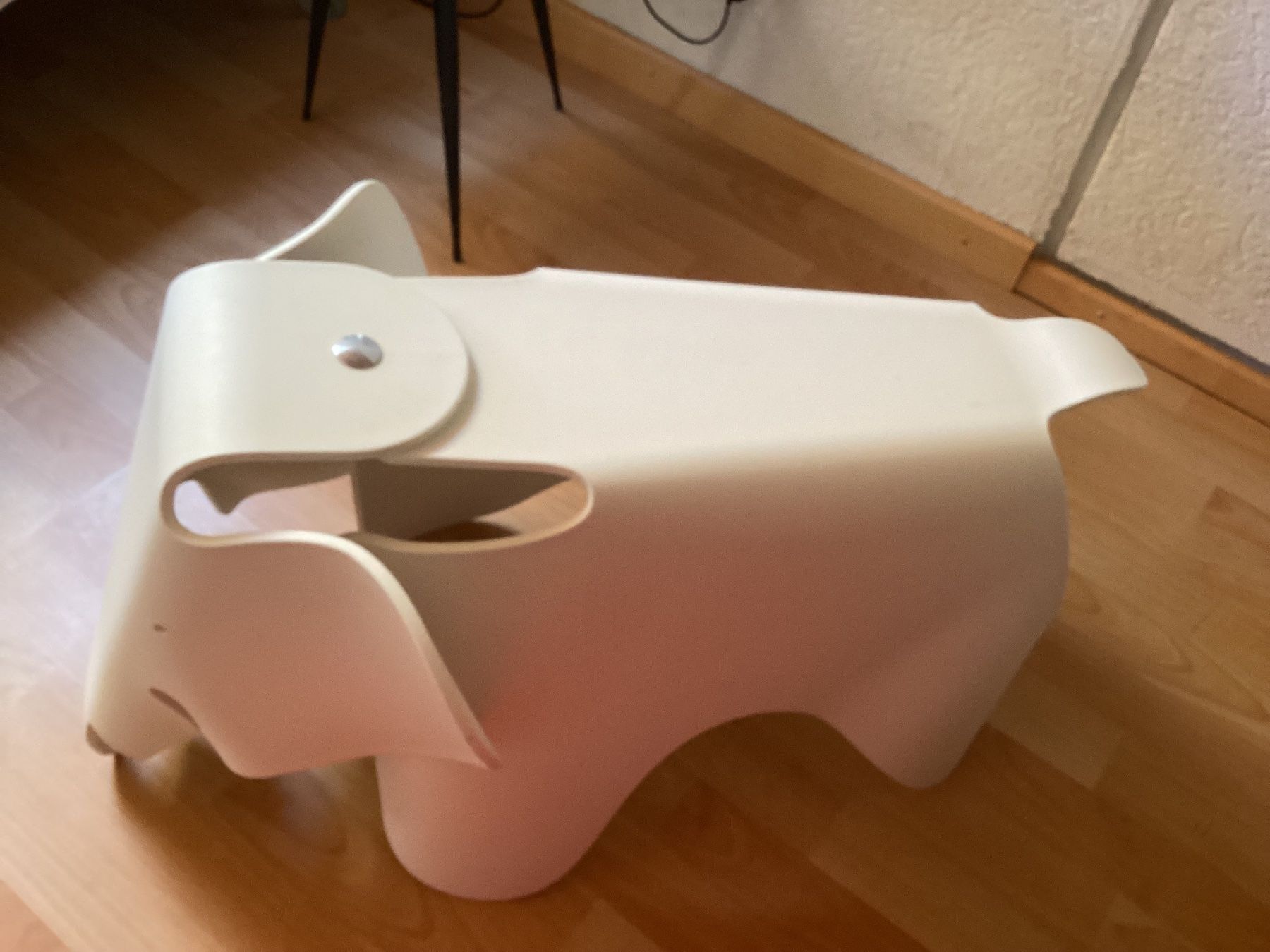 Vitra Hocker: VITRA Elefant  Hocker – Gebraucht aus Unterkulm von Lunchen11 2