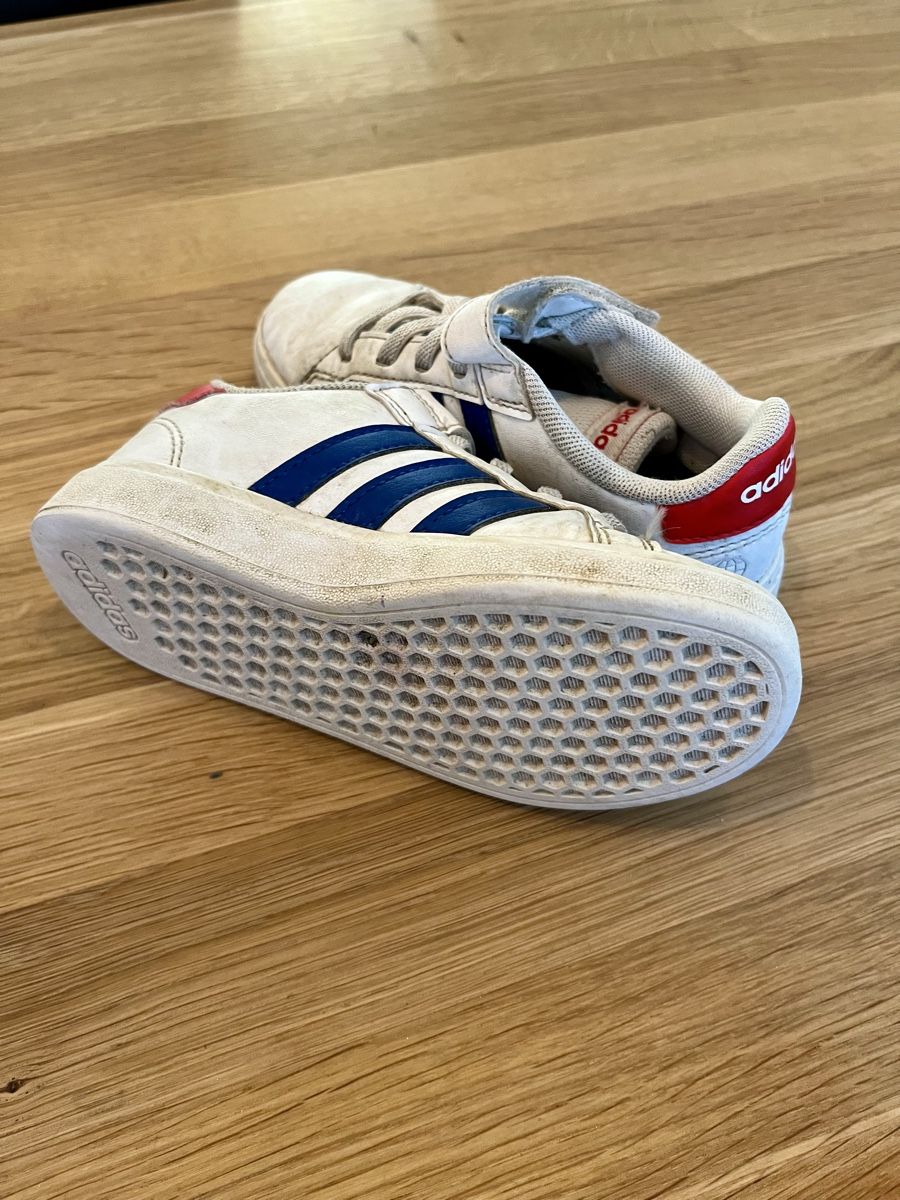 Adidas Schuhe für Jungen: Adidas Kinder Sneaker, Gr. 28, weiss – Gebraucht aus Zollikon von malena82 1