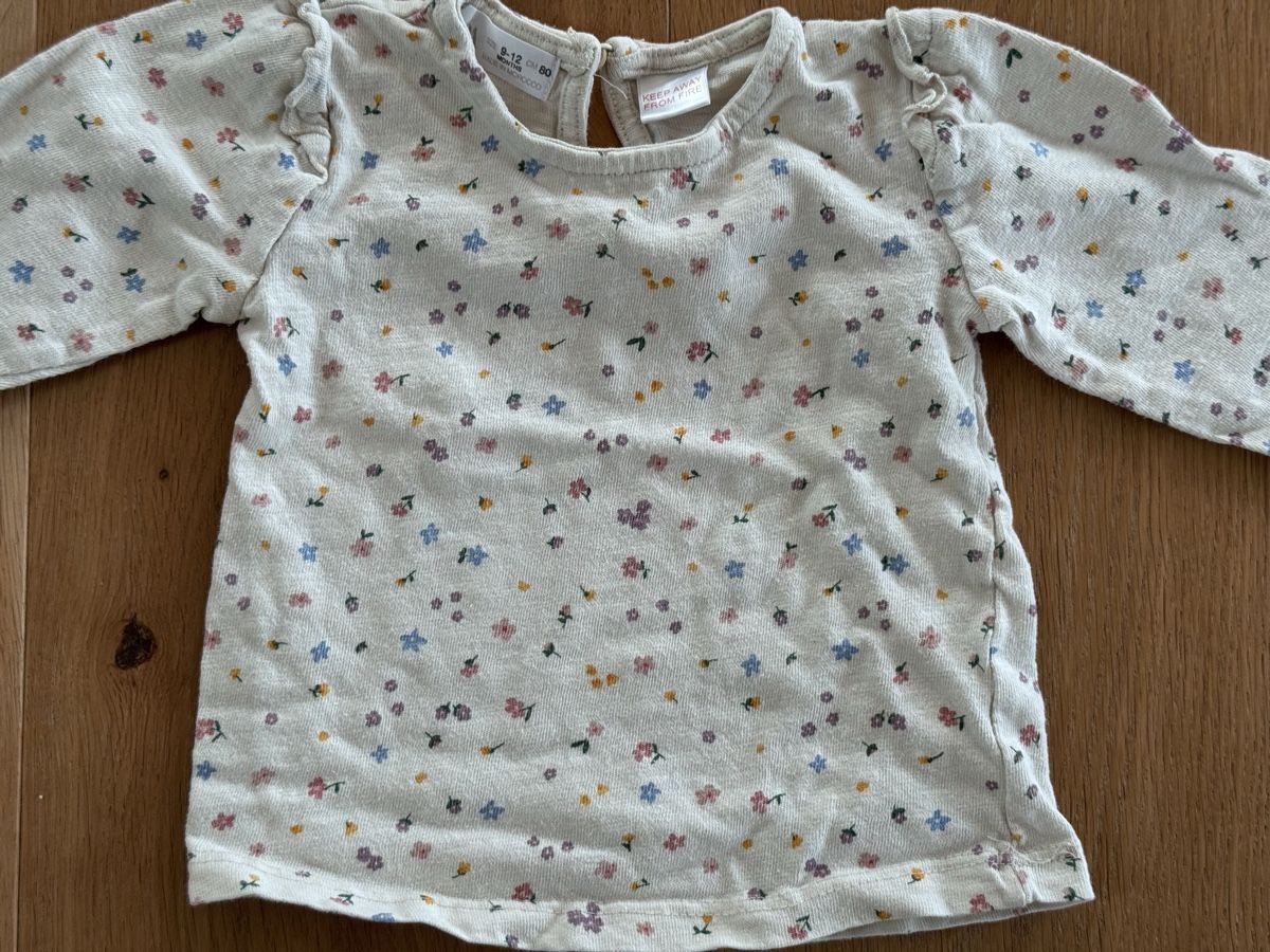 Pullover & Sweatshirts: Süsses Blumen Langarmshirt Zara Grösse 80 – Gebraucht aus Oltingen von Funnyface 1