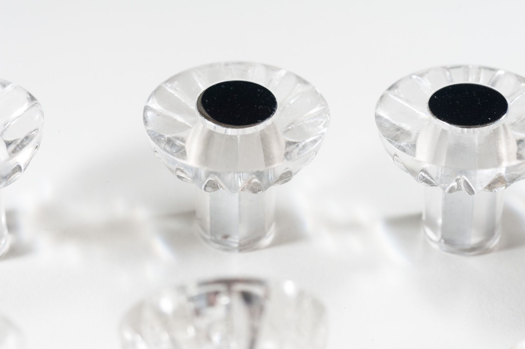 Bottoni: 8 Stück Möbelknöpfe Plexiglas / Metall in Silber – Usato da Schwerzenbach venduto da floridan 2