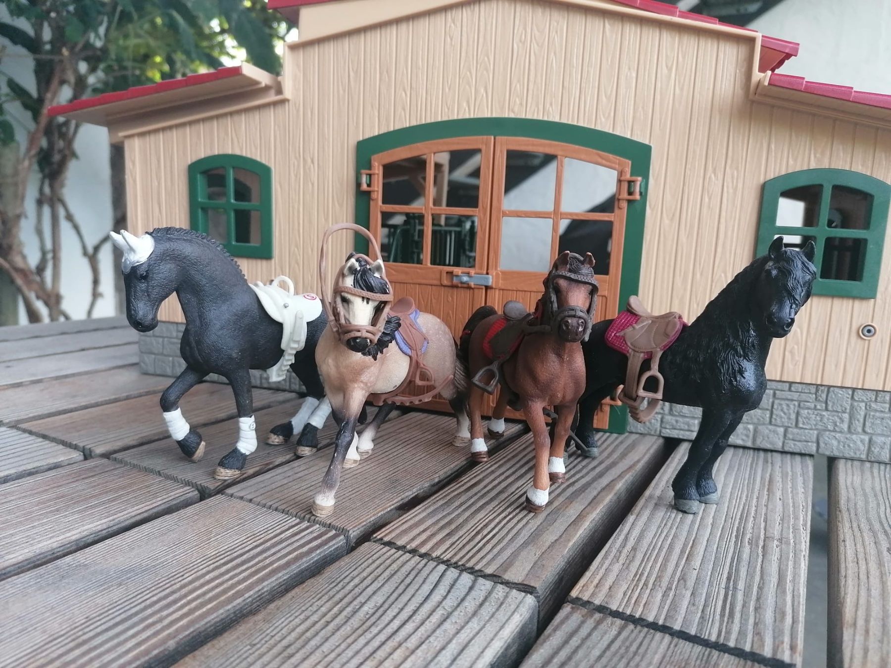 Schleich Sonstiges Spielzeug & Basteln: Schleich Pferde Quartett mit Sattel – Gebraucht aus Salenstein von