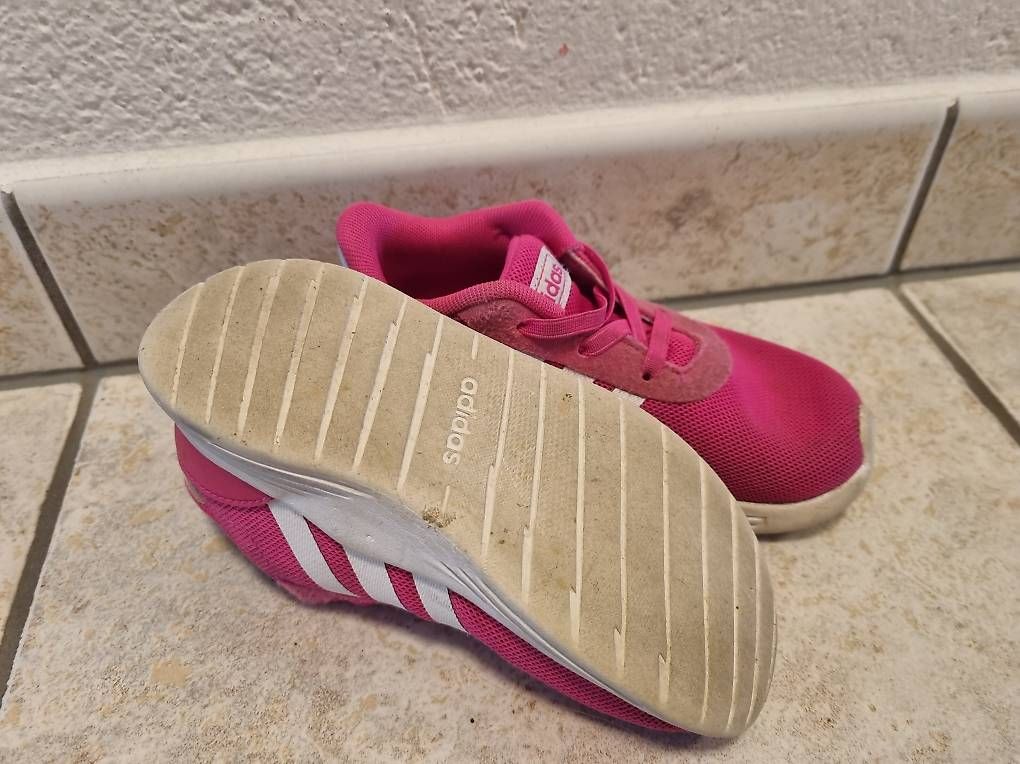 Chaussures filles: Turnschuhe Adidas Grösse 26 – D'occasion à Horw par arco35 1