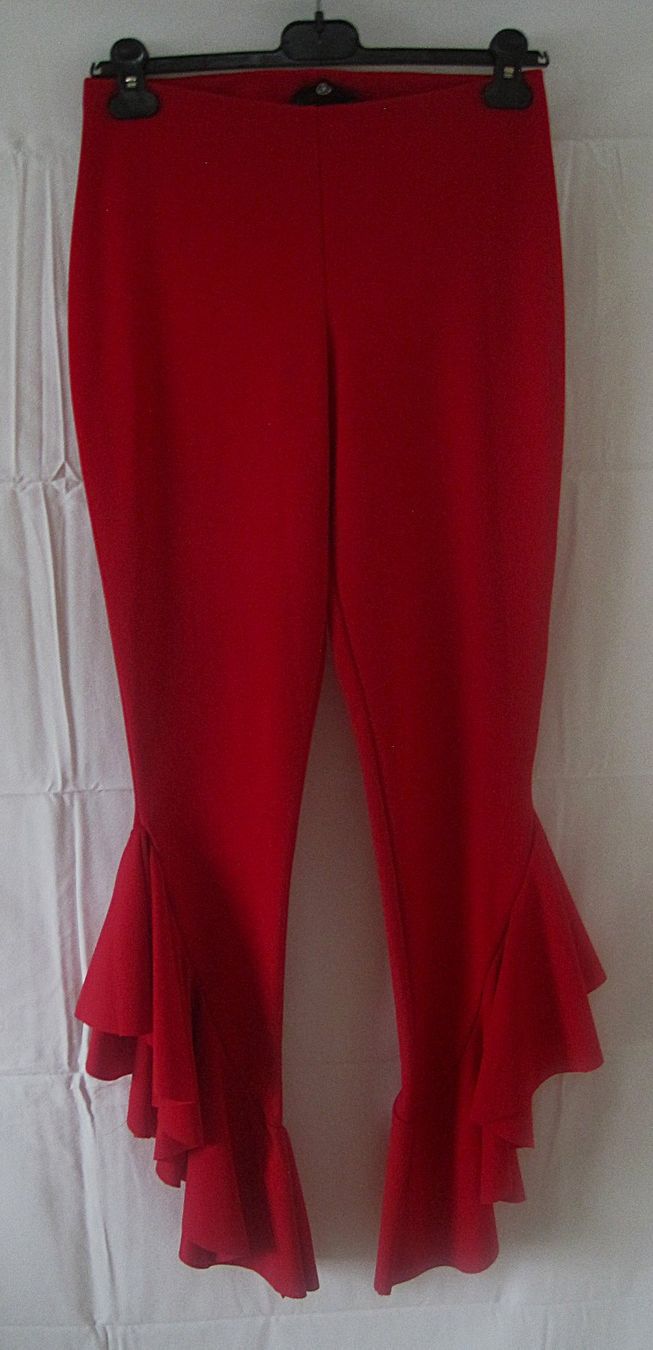 Pantaloni: Rote Tanzhose mit auffälligen Rüschen (rot, elastisch) – Usato da Rickenbach Sulz venduto da Sodeli23