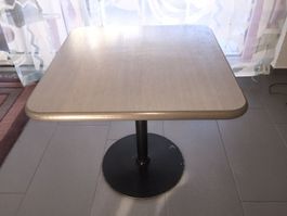 Club-/Salon-Tischli