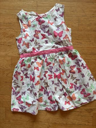 schönes Kleid Gr. 104, Neu