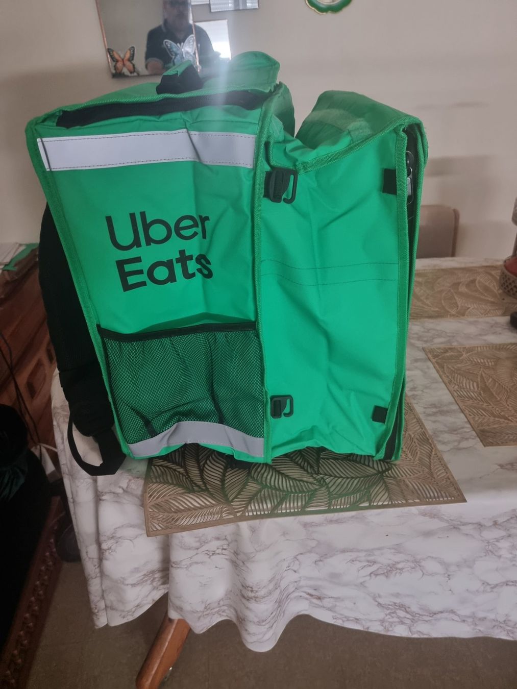 Borse: Sac de livraison Uber Eats vert bonne condition – Nuovo e nell'imballaggio originale da Thônex venduto da abb_pz2n 1