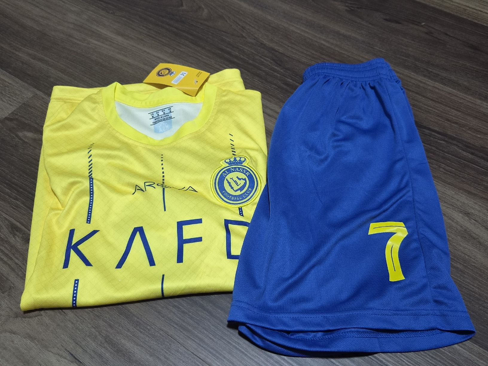 Canottiere & Pantaloni: Fussballtrikot mit Hose Ronaldo 7 Grösse M NEU – Nuovo (secondo la descrizione) da Altishofen venduto da tammy05
