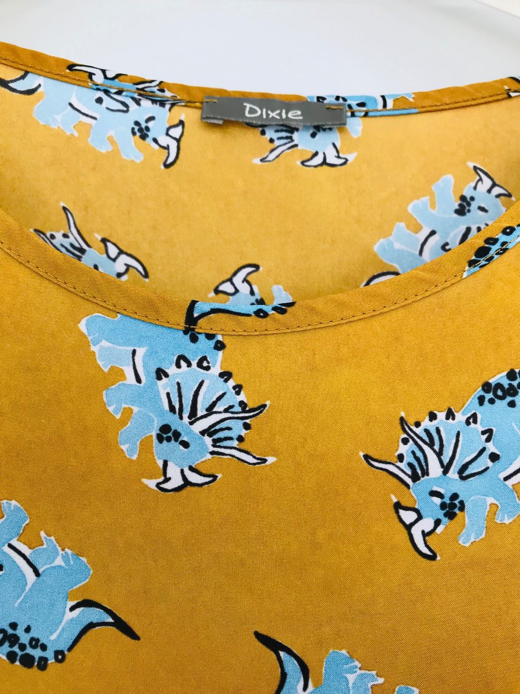 Top: DIXIE Top (M) in senfgelb und hellblau – Usato da Zürich venduto da lanouvelle 1