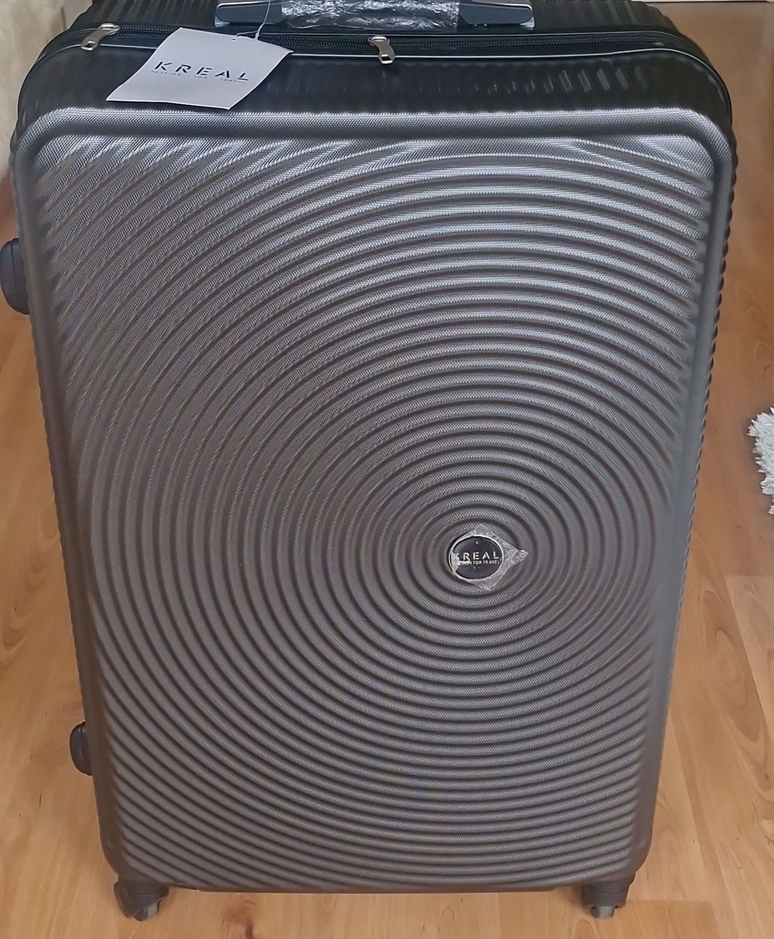 Valigie: NEW Suitcase Kreal grey hard shell – Nuovo e nell'imballaggio originale da Bonstetten venduto da Denitza87