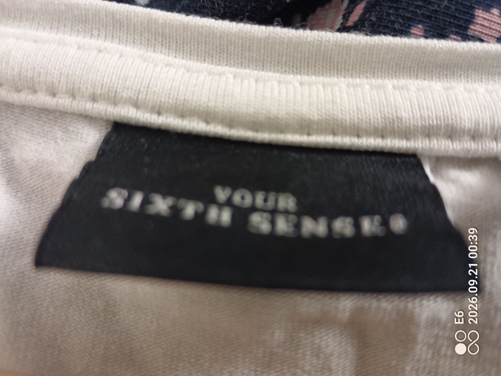T-shirt: Short mit Glitzer – Usato da Zürich venduto da Mitzi6 3
