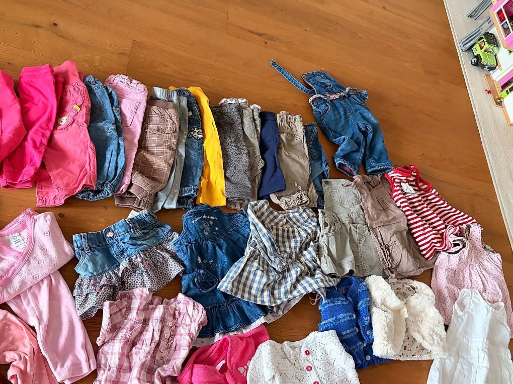 Lotti & Set di vestiti: Kleiderpaket Mädchen Grösse 62/68 – Usato da Baar venduto da LUBA13 2