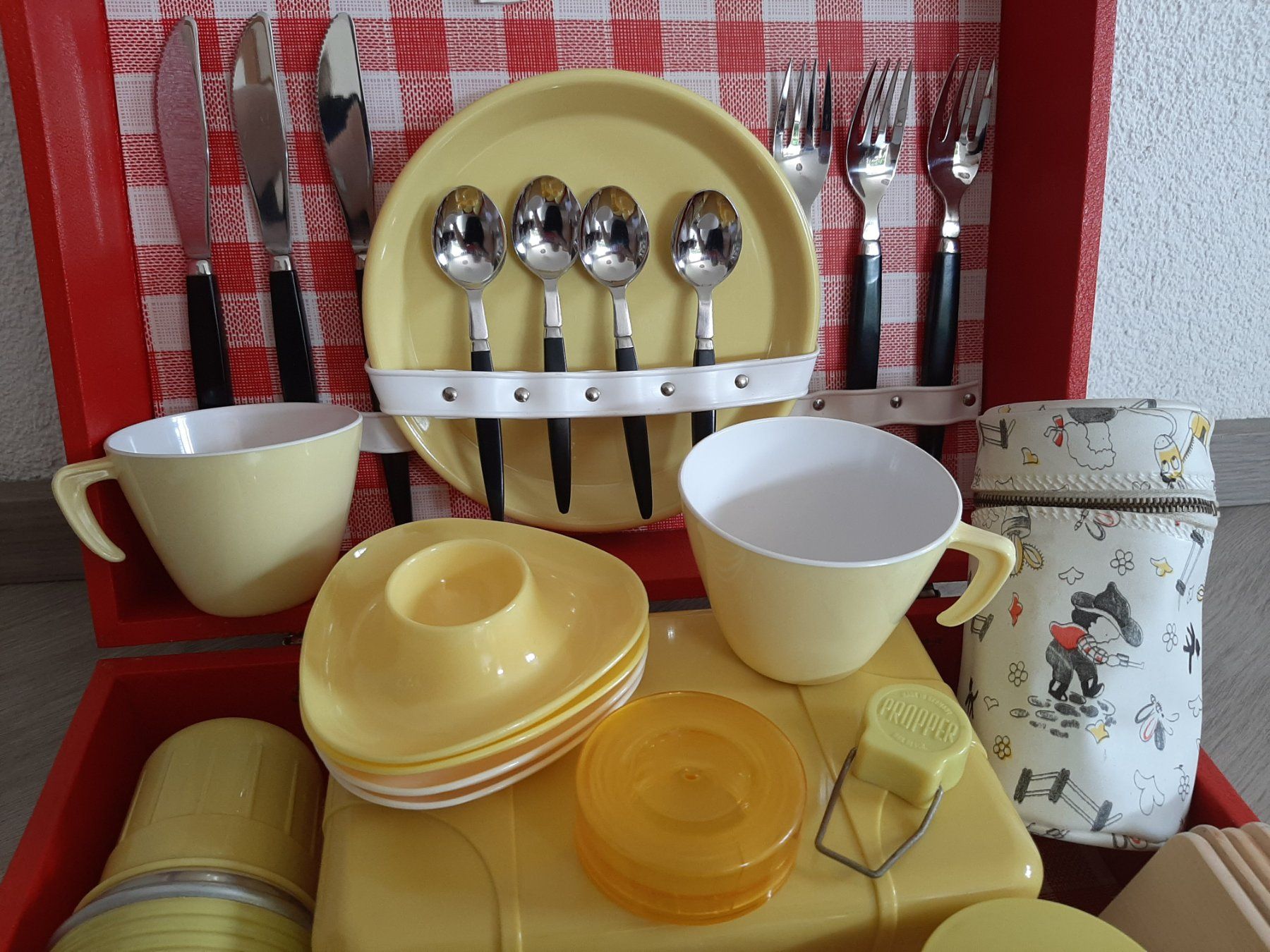 Valigie: 50er 60er J. Mid Century Picknickkoffer Oldtimer Camping – Usato da Erschwil venduto da Karabella 2
