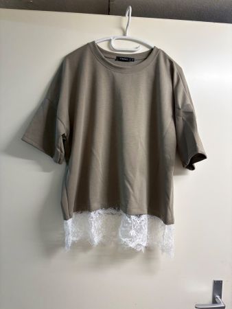Sommer T-Shirt L/XL mit Spitze, Khaki/Weiss, top Zustand!