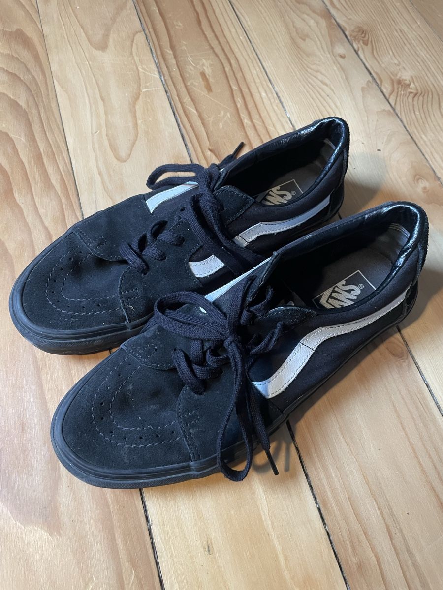 Vans Chaussures hommes: Vans Sk8-Low Schwarz 42.5 – D'occasion à Zürich par Rollladen
