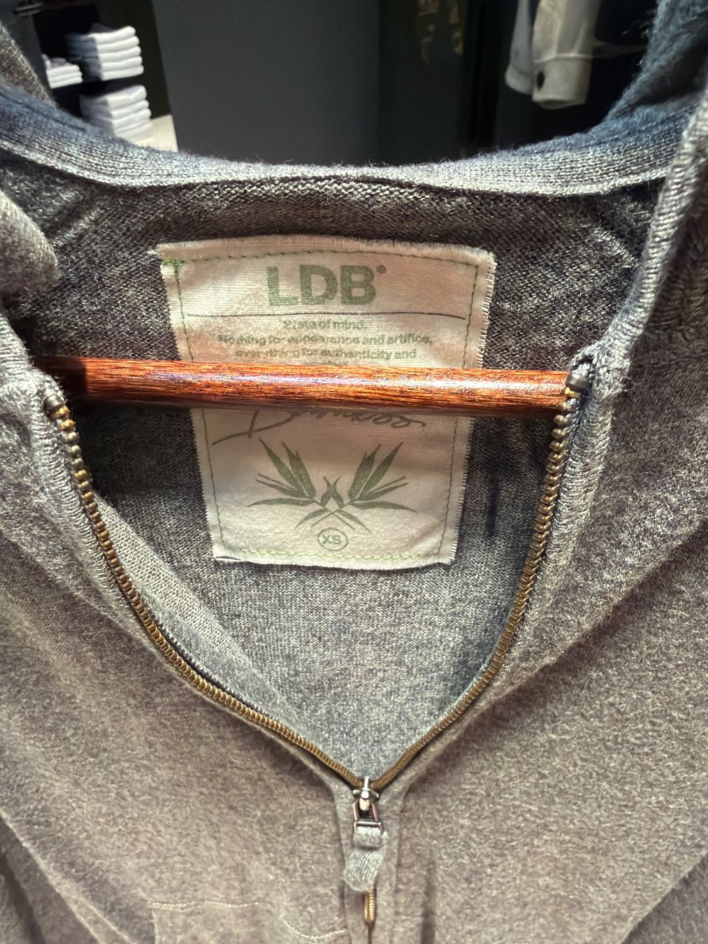 Anzüge & Kostüme: Damen Kapuzenpullover grau mit Hose – Gebraucht aus Tägerwilen von TinaLupu 1