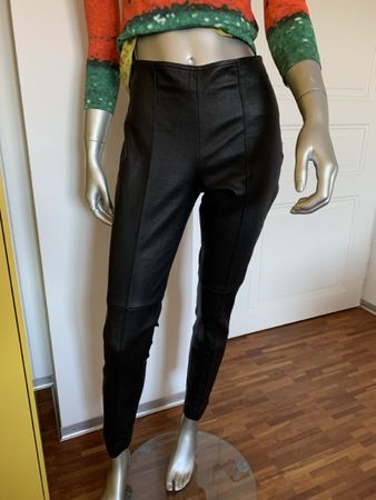 AKRIS: Neu/ungetragen - Luxuriöse schwarze Lederhose, 38