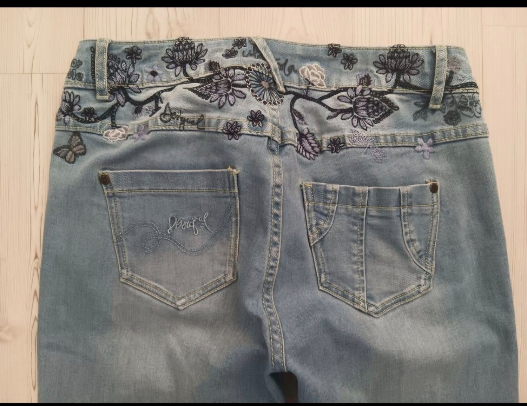 Desigual Jeans: DESIGUAL Jeans, Gr. 36 – Usato da Wynigen venduto da La_Talpa 2