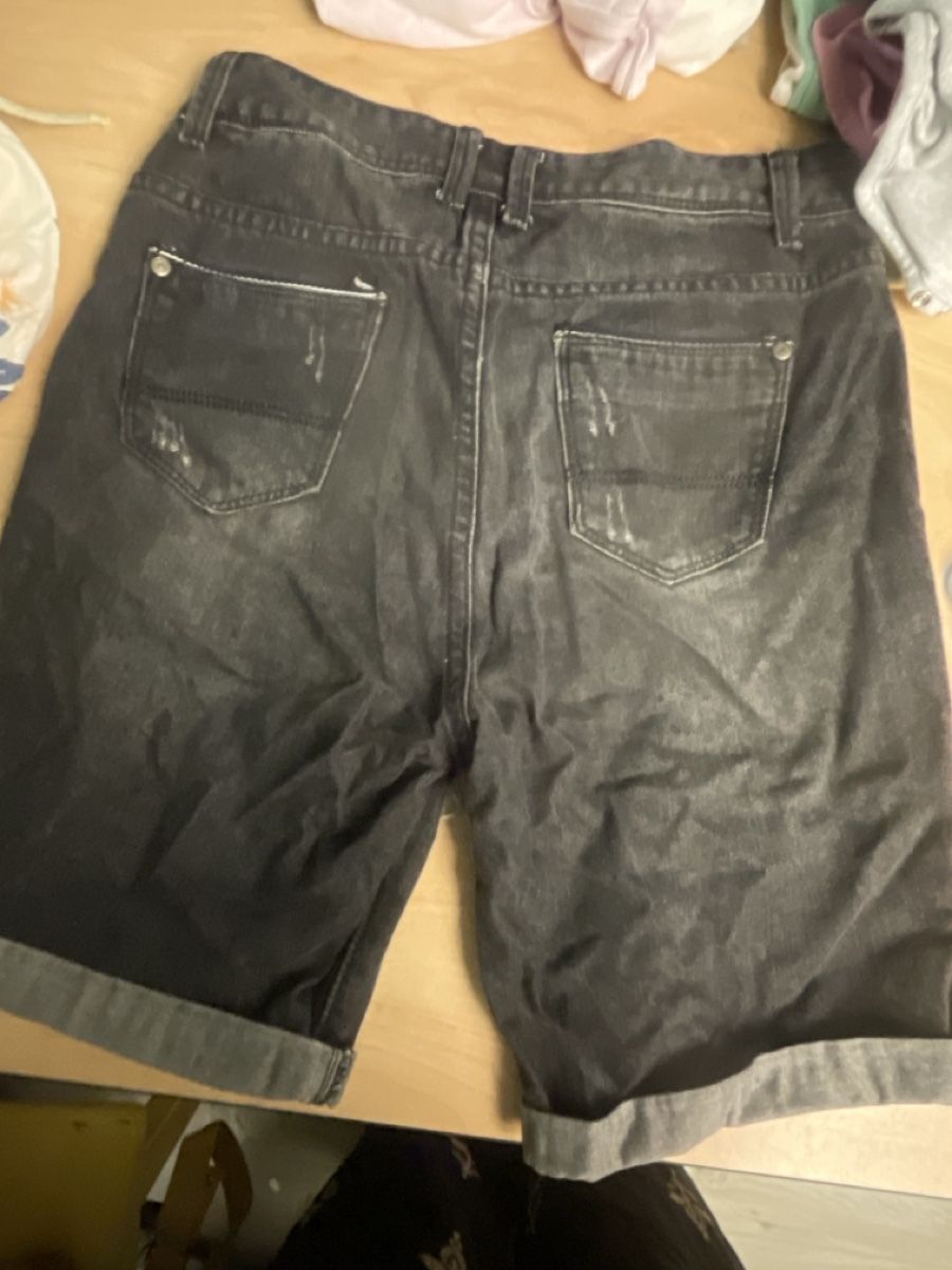 Pantaloni: Reset Jeans-Shorts destroyed black Gr.14/164 – Usato da Obergerlafingen venduto da cabo4 3