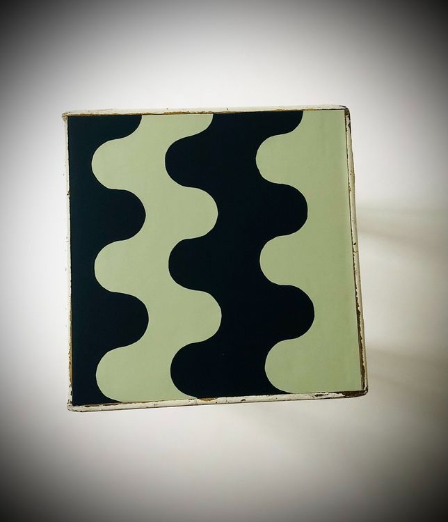 Hocker: Hocker mit Wellenmuster, Tabourett – Gebraucht aus Bern von helloliptek 3