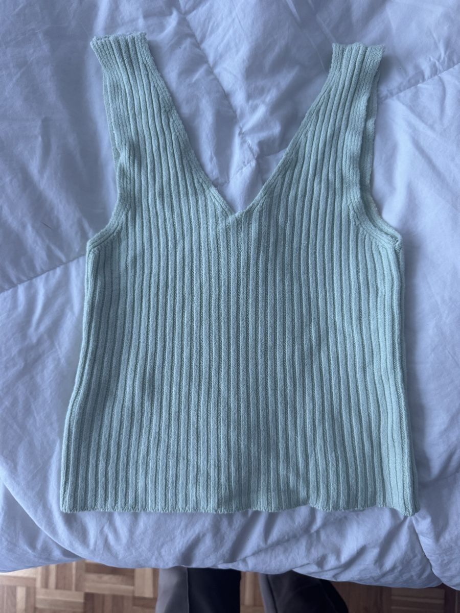 Brandy Melville Tops: Brandy Melville Débardeur maille vert clair  – Gebraucht aus Genève von lejardindesvetements