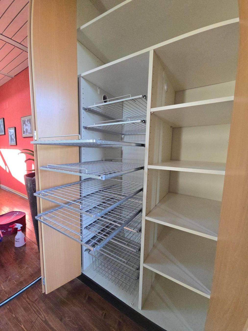 Armadi: Kleiderschrank Interio – Usato da Tennwil venduto da Kasiopeia 2
