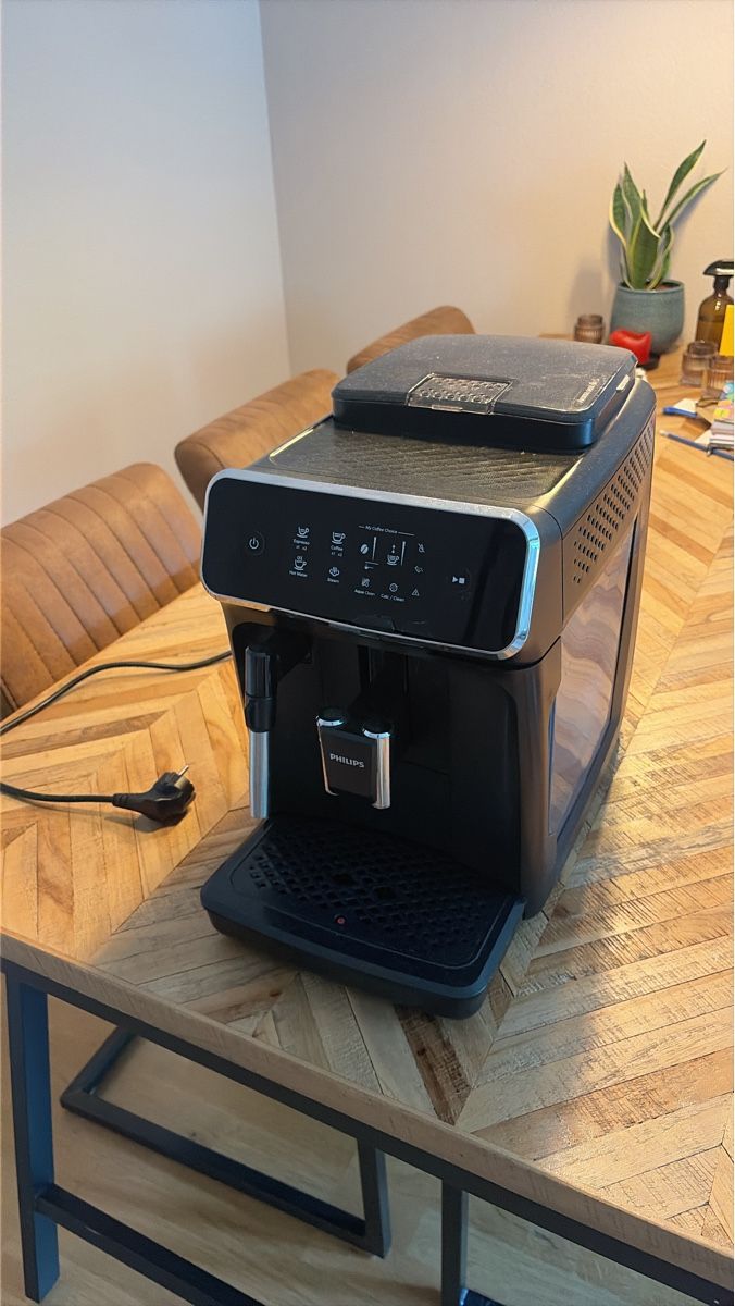 Philips Macchine per caffè & Macchine per espresso: Philips 2200 series EP2220/10 - Automatic Coffee Machine – Usato da Zürich venduto da mar_6sdk