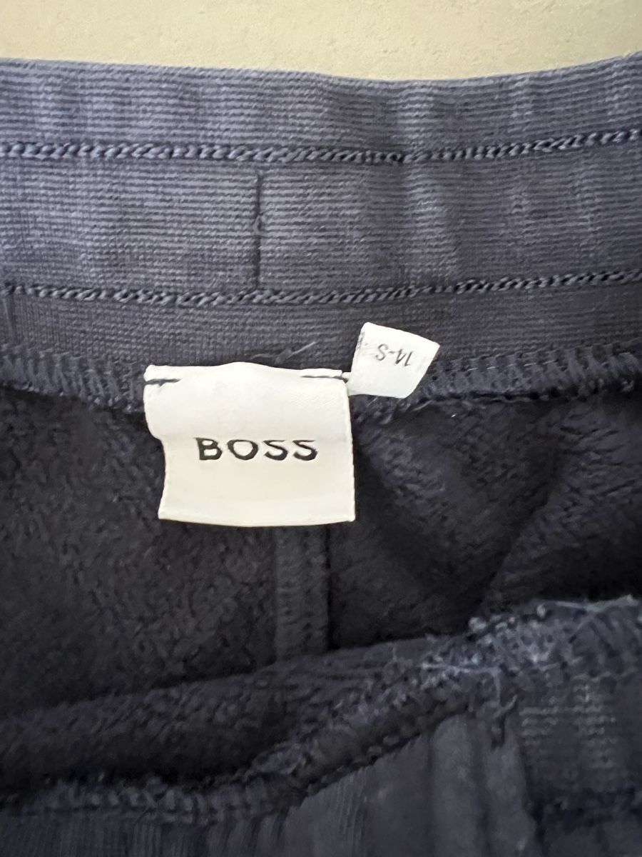 Hugo Boss Pantaloni: Boss - training - taille 14 ans  – Usato da Ste-Croix venduto da Caramel31 1