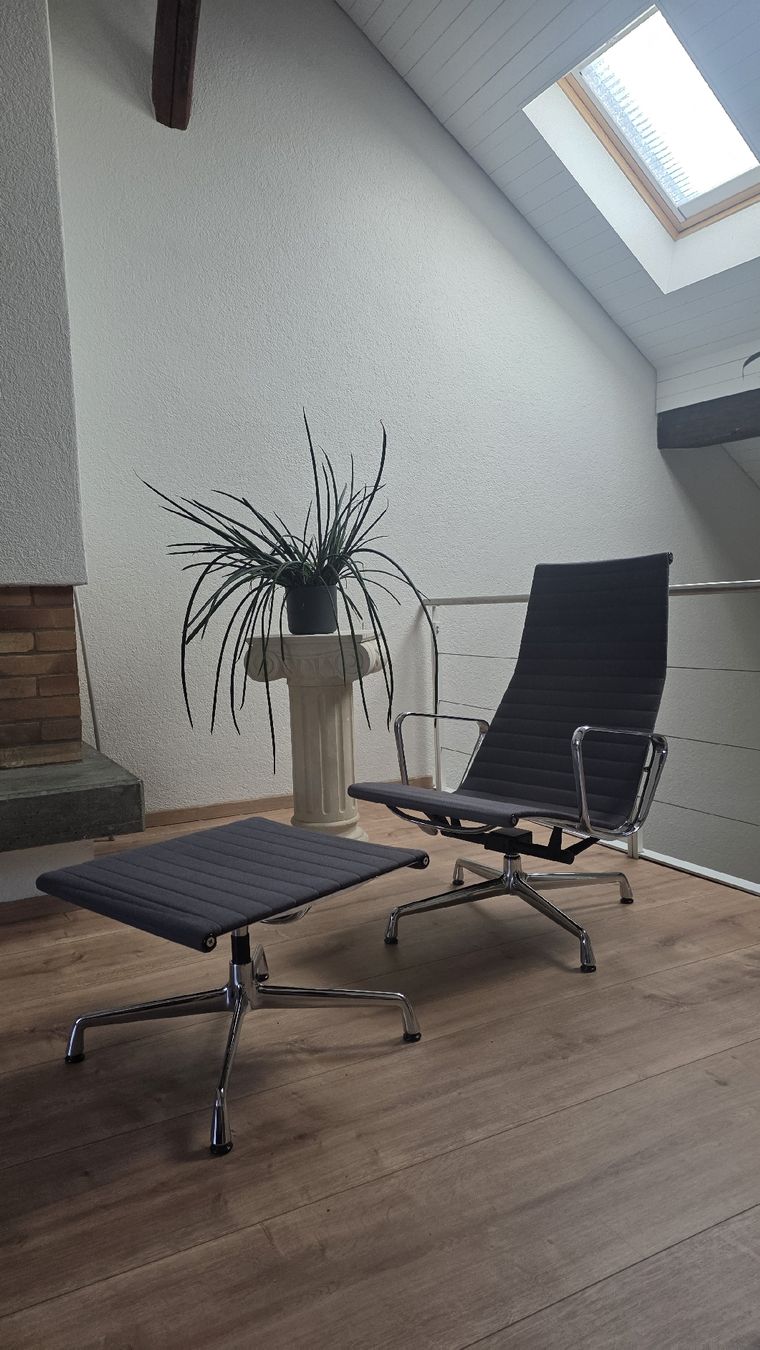 Fauteuils: Vitra Eames Sessel inkl. passendem Hocker – D'occasion à Bern par cronico