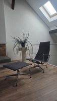 Vitra Eames Sessel inkl. passendem Hocker